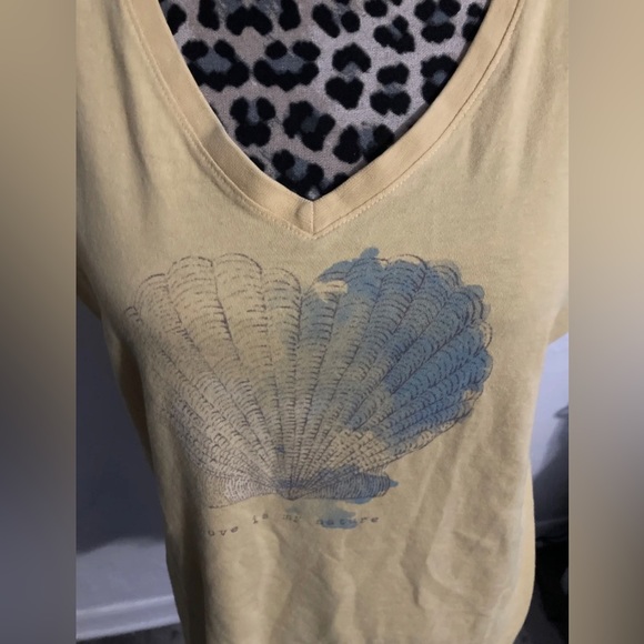 Life Is Good T Shirt XL  Yellow Short Sleeve V Neck Beach Shells women’s - Picture 2 of 5